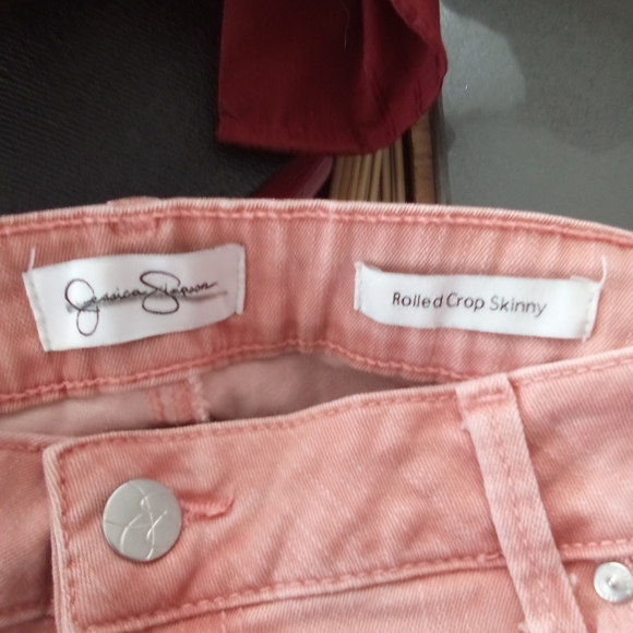 Chic Pink Cropped Jeans with Ankle Length - Picture 3 of 3